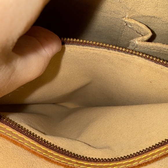 Louis Vuitton Monogram Looping - Picture 7 of 16